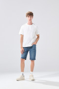 Bermuda slim infaltables de jean azul oscura con tiro bajo
