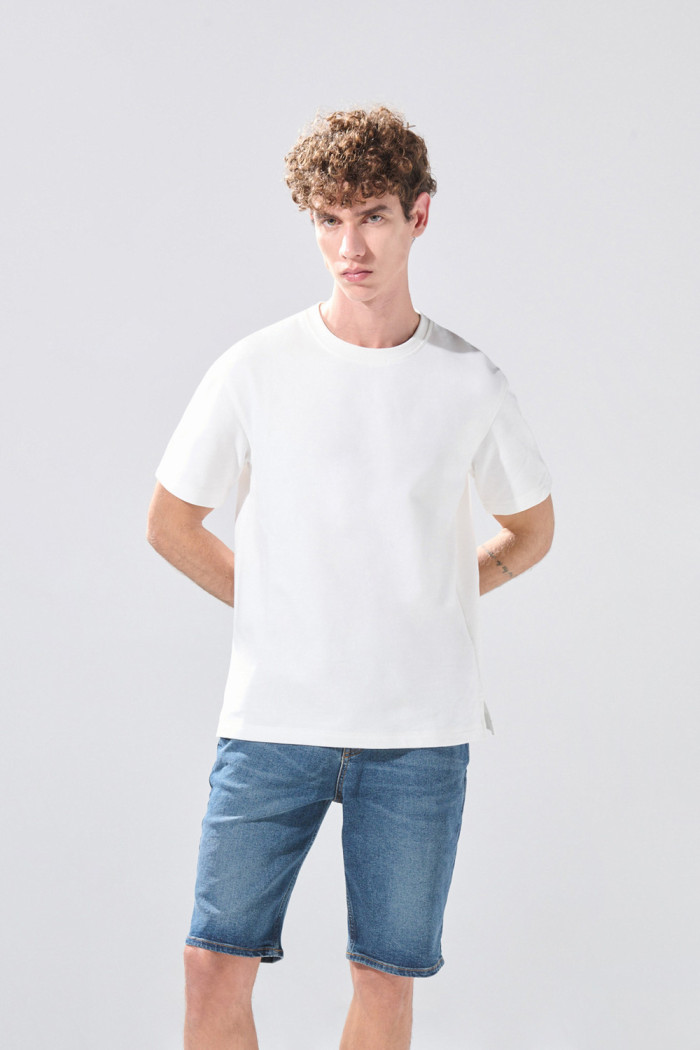 Bermuda slim infaltables de jean azul oscura con tiro bajo
