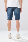 Bermuda slim infaltables de jean azul oscura con tiro bajo
