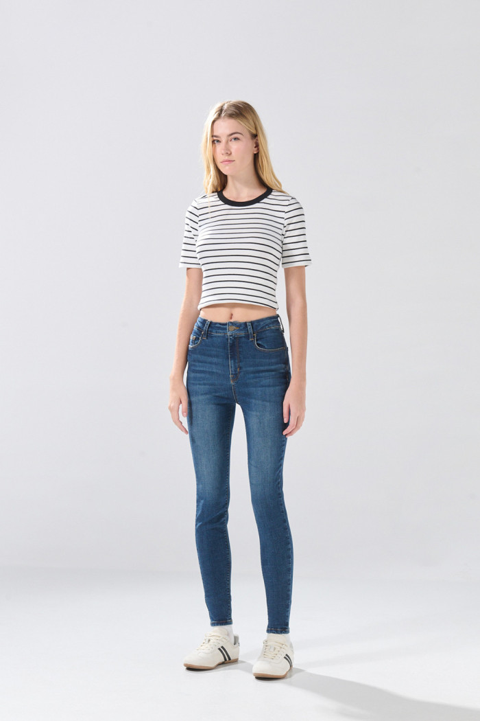 Jean súper skinny infaltables azul oscuro con 5 bolsillos
