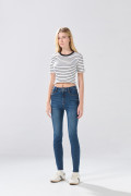 Jean súper skinny infaltables azul oscuro con 5 bolsillos
