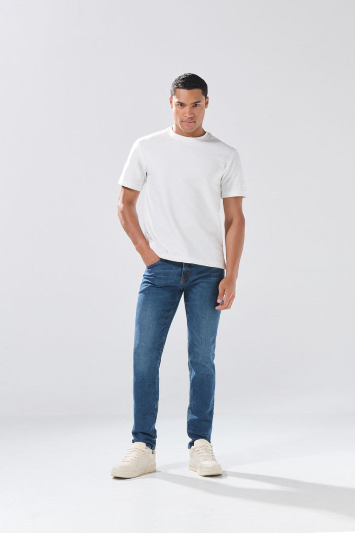 Jean infaltables slim azul oscuro con tiro bajo
