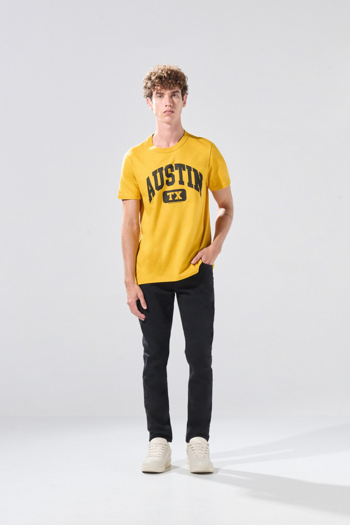 Jean skinny infaltables negro con tiro bajo y bolsillos
