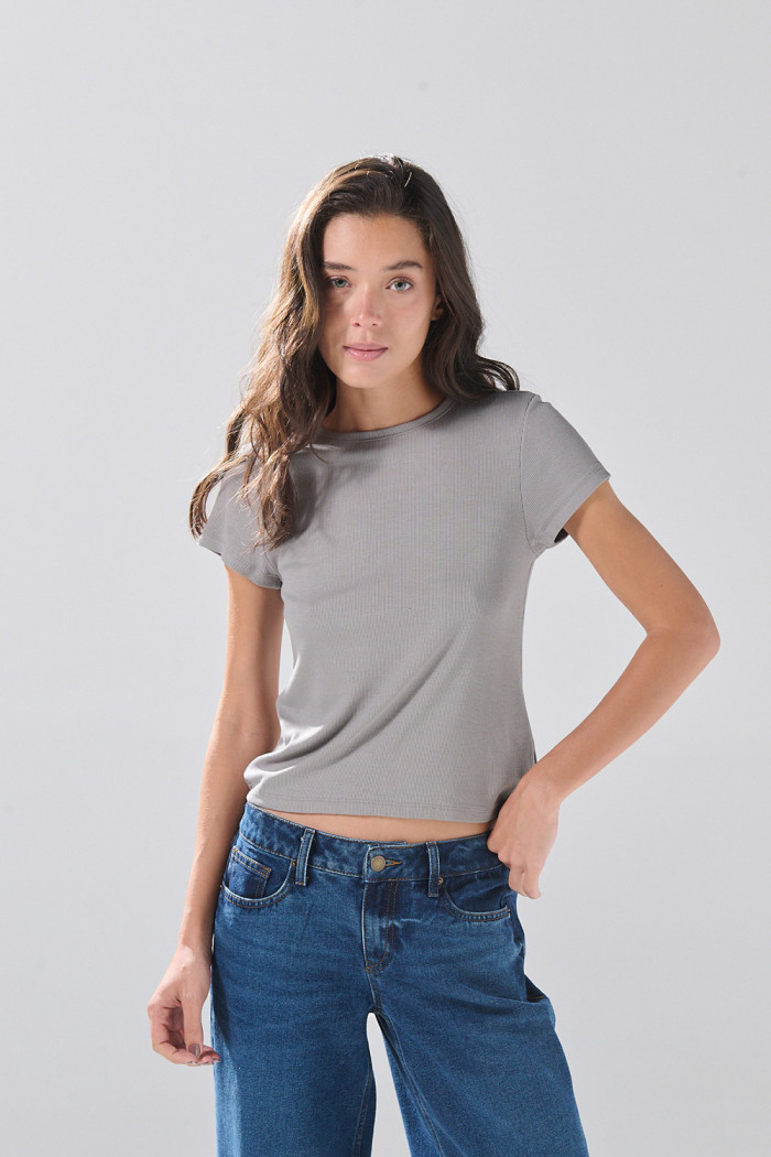 Camiseta en rib infaltables unicolor con cuello redondo
