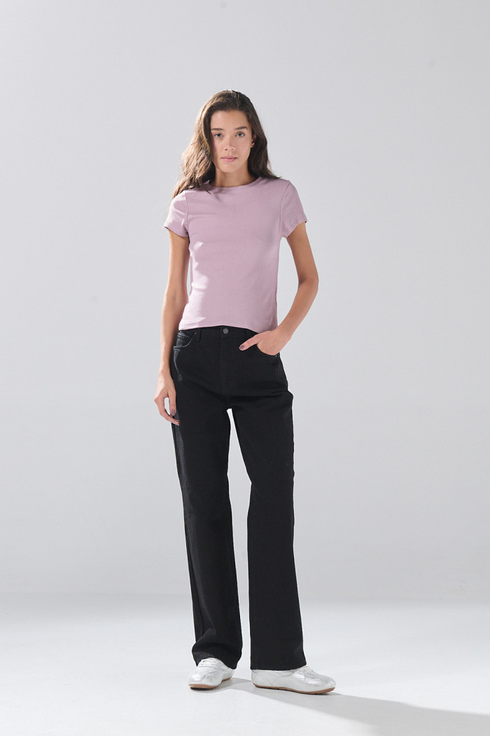 Camiseta en rib infaltables unicolor con cuello redondo
