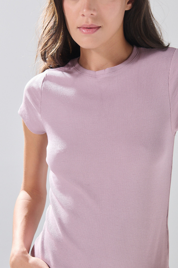 Camiseta en rib infaltables unicolor con cuello redondo
