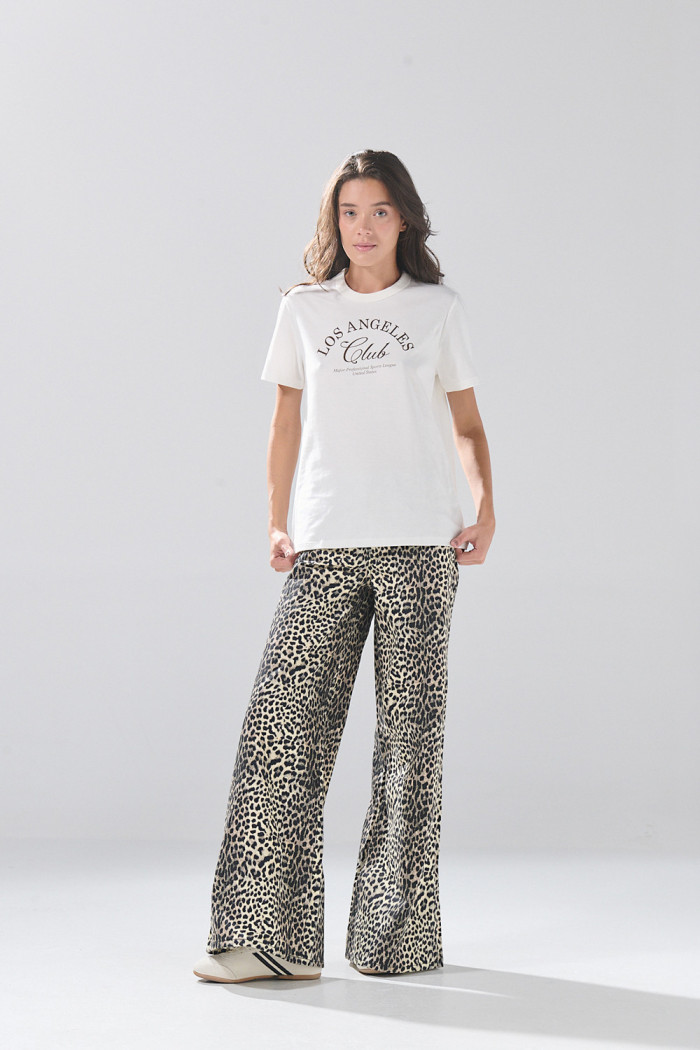 Camiseta college en algodón crema con cuello redondo
