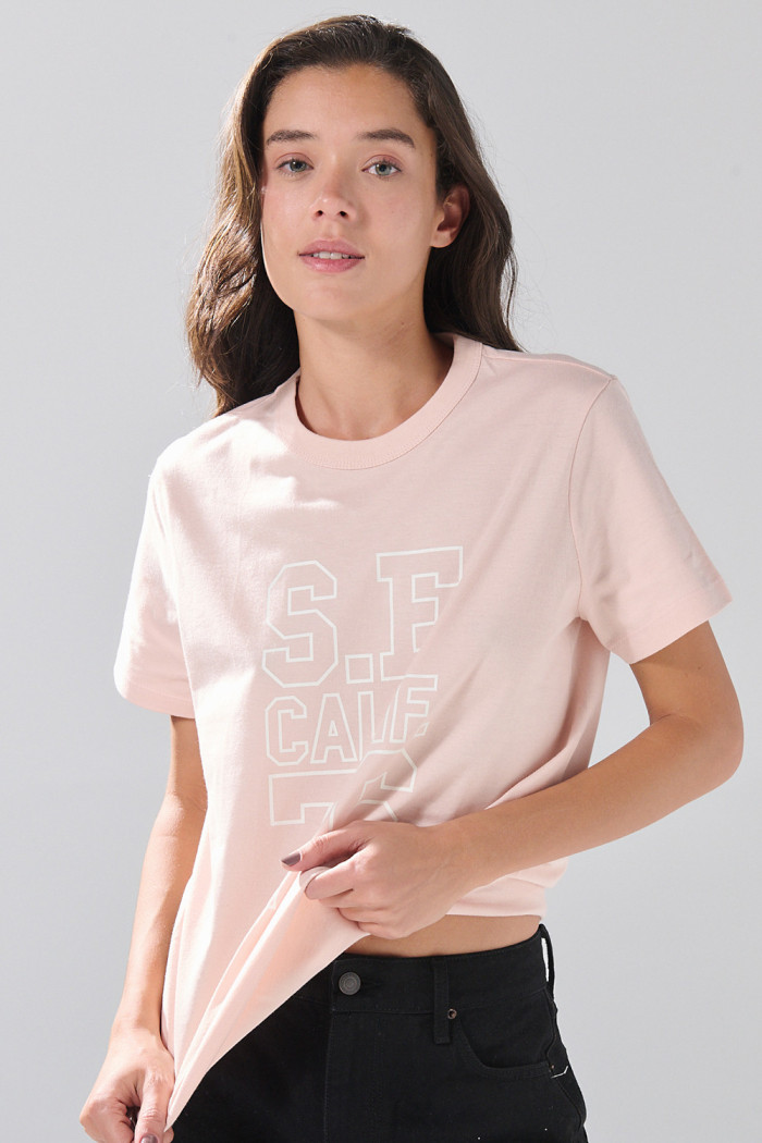 Camiseta rosada clara en algodón manga corta college
