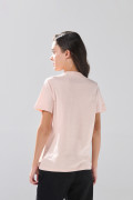 Camiseta rosada clara en algodón manga corta college
