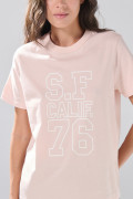 Camiseta rosada clara en algodón manga corta college
