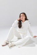 Pantalón unicolor jogger bota ancha con bolsillos laterales
