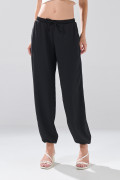 Pantalón balloon cargo negro con tiro medio y bolsillos
