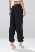 Pantalón balloon cargo negro con tiro medio y bolsillos
