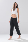 Pantalón balloon cargo negro con tiro medio y bolsillos

