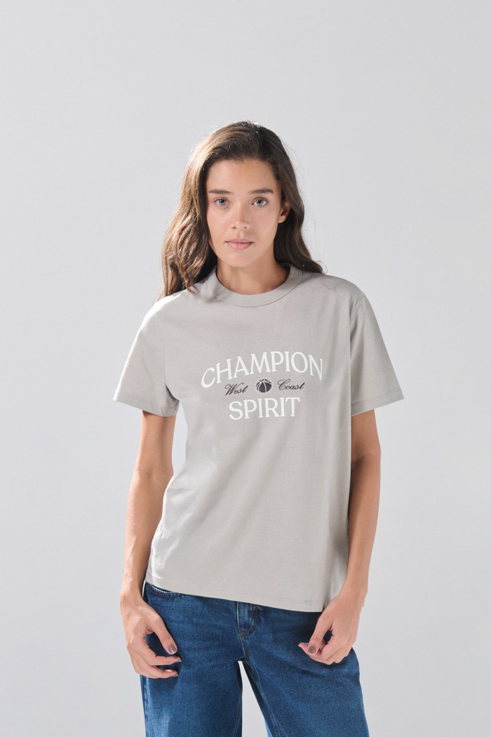 Camiseta gris medio manga corta con estampado college
