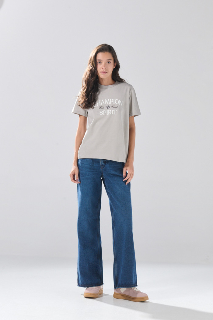 Camiseta gris medio manga corta con estampado college
