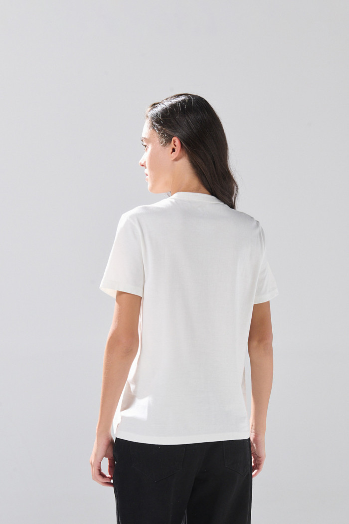 Camiseta crema clara con manga corta college en algodón
