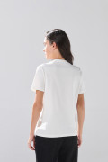 Camiseta crema clara con manga corta college en algodón
