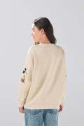 Buzo cuello V kaki claro oversize con diseños de Mickey
