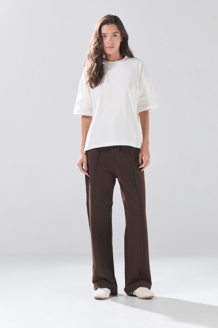 Camiseta cuello redondo oversize unicolor con aberturas
