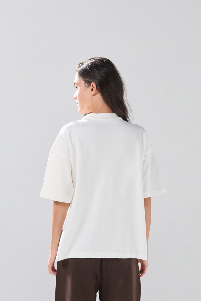 Camiseta cuello redondo oversize unicolor con aberturas
