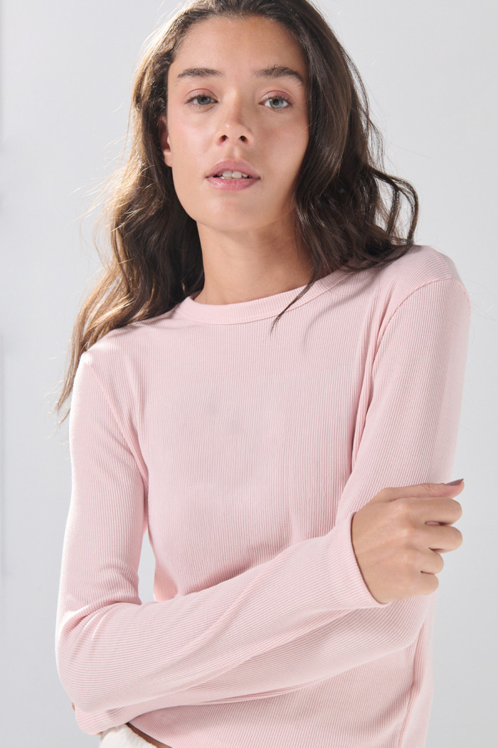 Camiseta ajustada en rib unicolor con manga larga