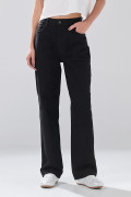 Jean 90´S infaltables negro con bota recta y 5 bolsillos
