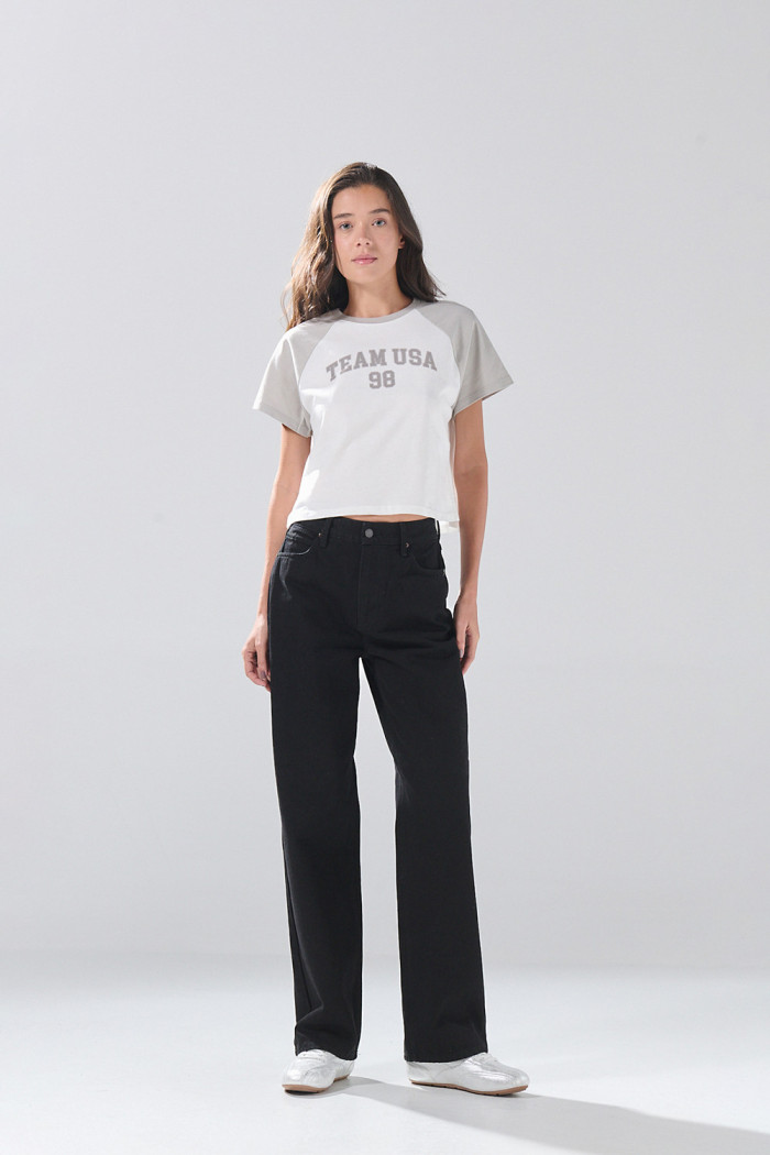 Jean 90´S infaltables negro con bota recta y 5 bolsillos
