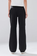 Jean 90´S infaltables negro con bota recta y 5 bolsillos
