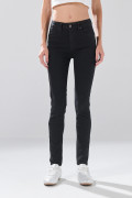 Jean negro push up infaltables con realce y tiro alto
