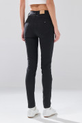 Jean negro push up infaltables con realce y tiro alto
