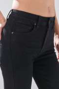 Jean negro push up infaltables con realce y tiro alto
