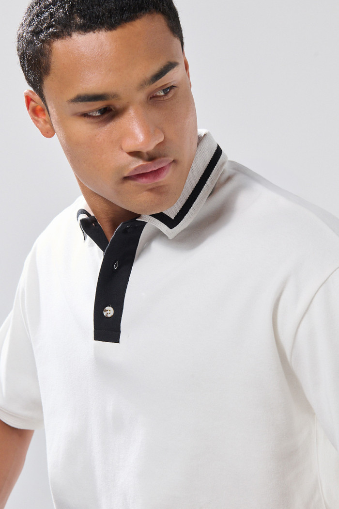 Camiseta de Boho Club crema polo con pechera en contraste
