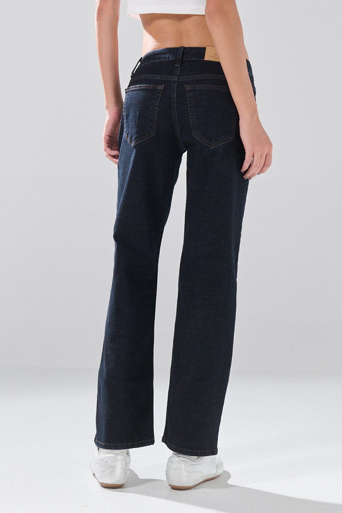 Jean bota recta straight leg azul infaltables con tiro bajo
