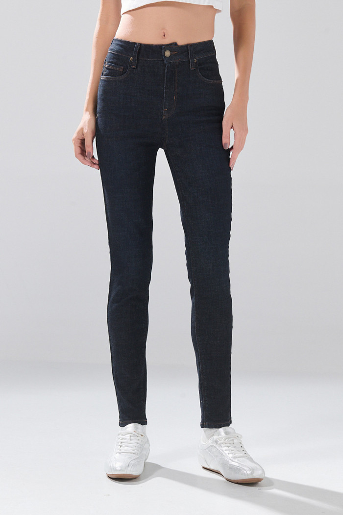 Jean súper skinny azul intenso infaltables con 5 bolsillos
