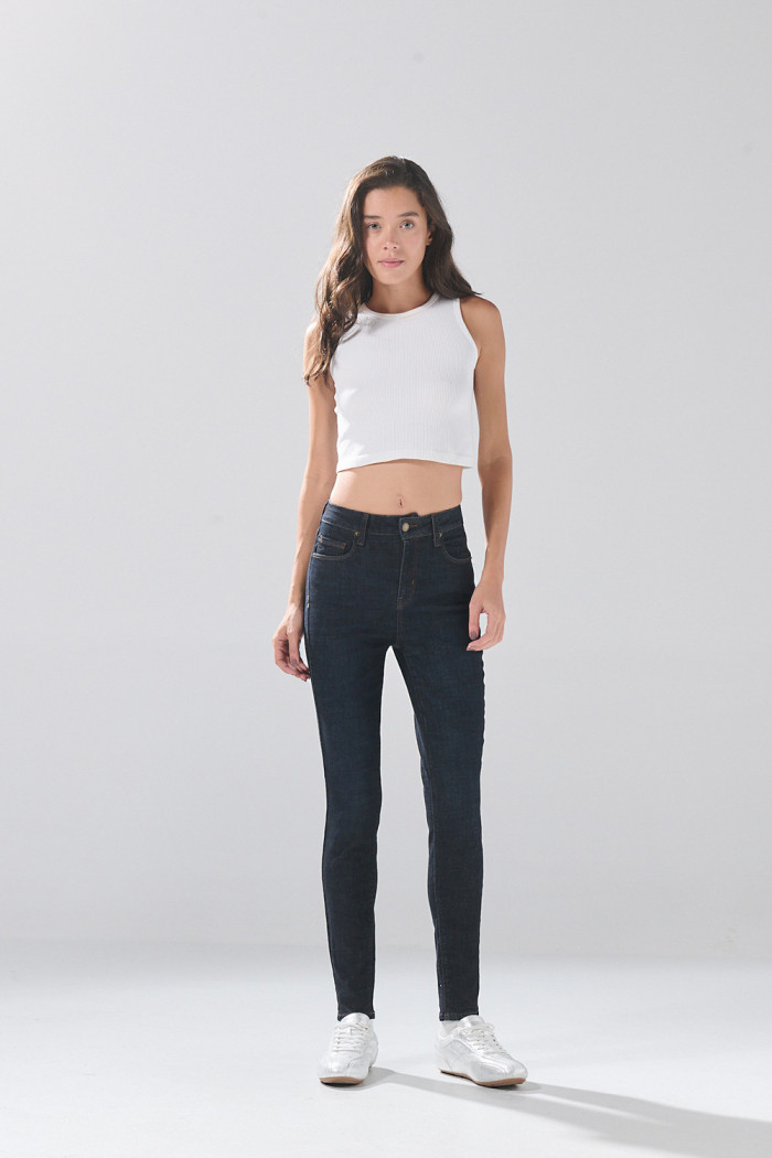 Jean súper skinny azul intenso infaltables con 5 bolsillos

