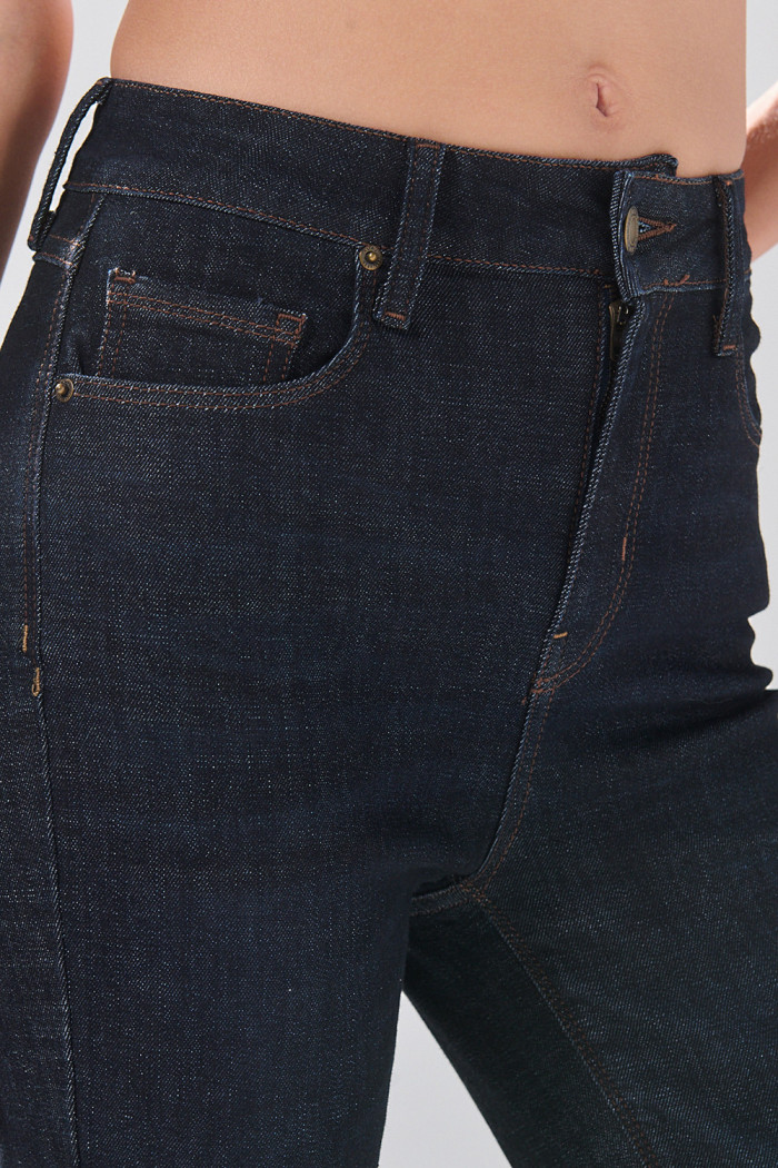 Jean súper skinny azul intenso infaltables con 5 bolsillos
