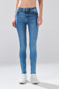 Jean push up infaltables azul medio con tiro alto y desgastes
