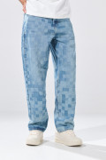 Jean azul medio loose con diseños de figuras y bota ancha
