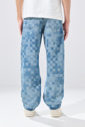 Jean azul medio loose con diseños de figuras y bota ancha
