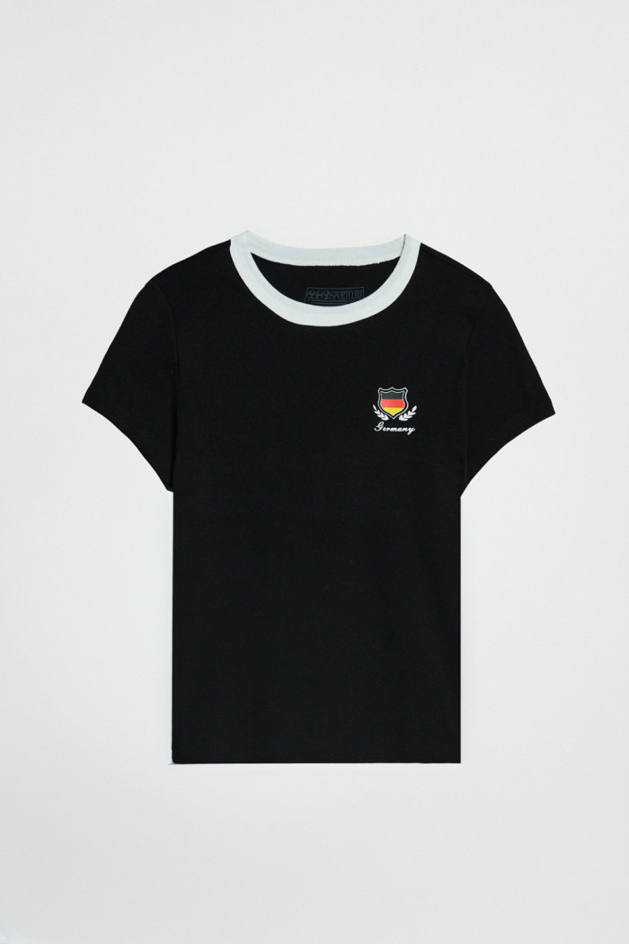 Camiseta negra college de Fan Edition con cuello redondo