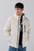 Chaqueta unicolor acolchada cuello alto con bolsillos
