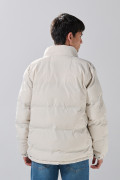 Chaqueta unicolor acolchada cuello alto con bolsillos
