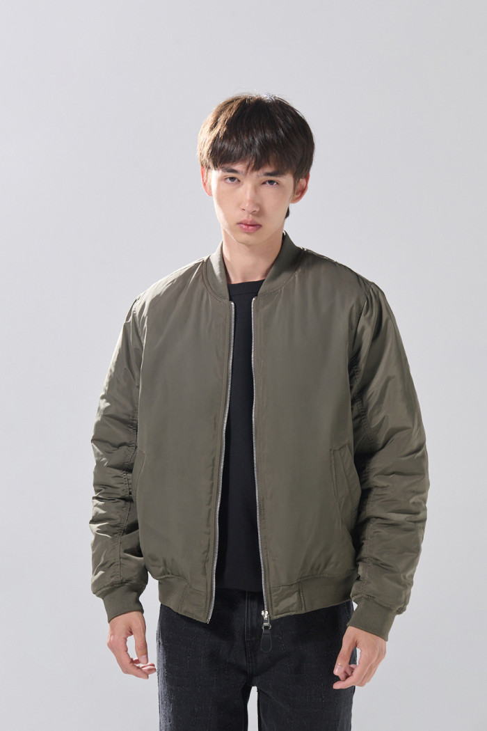 Chaqueta unicolor acolchada bomber con bolsillos