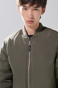 Chaqueta unicolor acolchada bomber con bolsillos