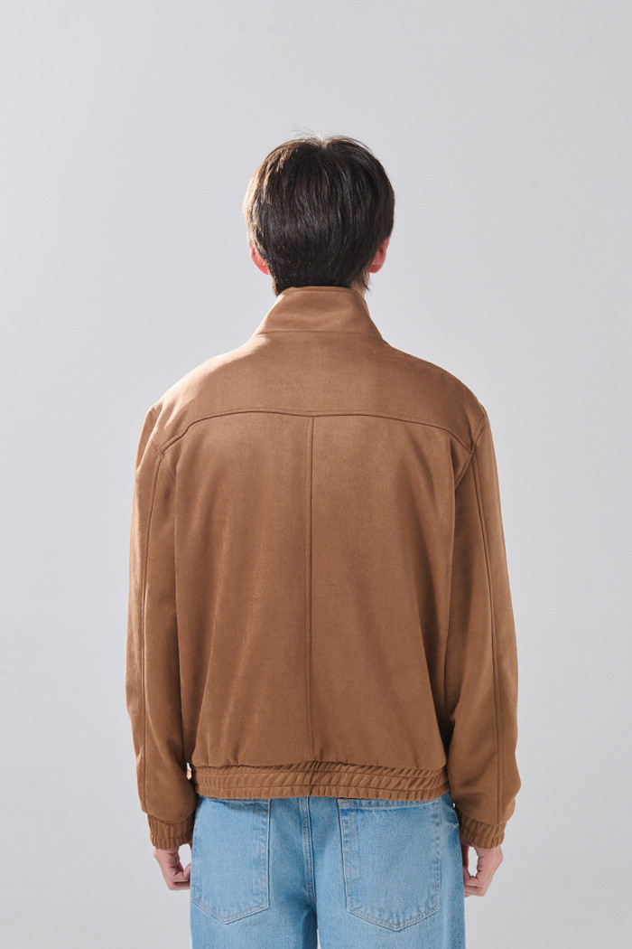Chaqueta café en gamuza cazadora bomber con cuello alto