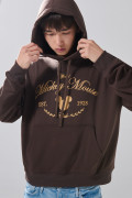 Buzo oversize café oscuro con capota y diseño de Mickey
