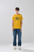 Camiseta en algodón amarilla manga corta con arte college

