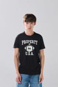 Camiseta negra manga corta con arte college deportivo
