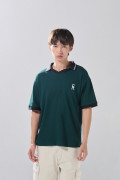 Camiseta cuello polo verde oscura con arte college
